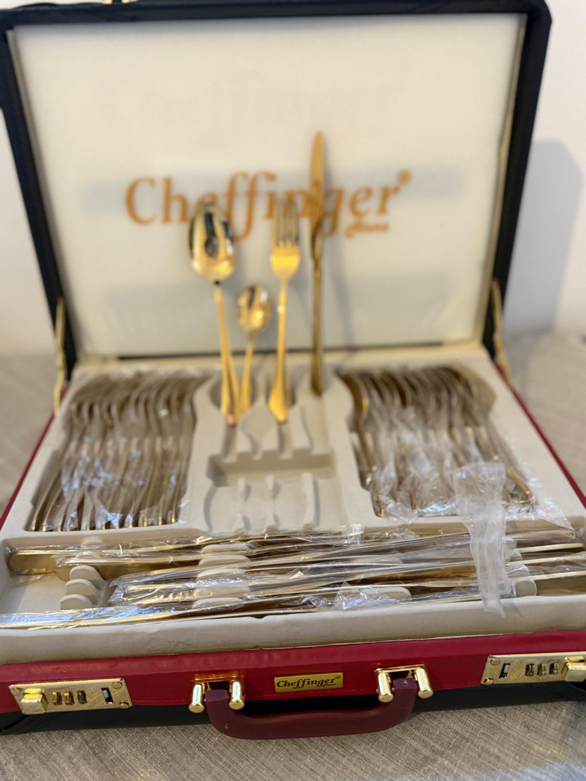 Besteck Set im Koffer